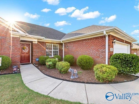 Homes For Sale - 151 Bucks Pocket Drive<br/> New Market, AL 35761