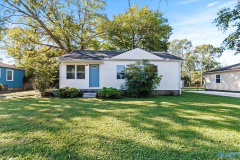 Homes For Sale - 1824 Oakwood Avenue<br/> Huntsville, AL 35811