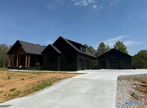 Homes For Sale - 175 Drew Drive<br/> Hollywood, AL 35752