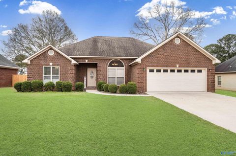 Photo of 1304 Gypsy Trail SW, Hartselle, AL 35640 (MLS # 21905275)