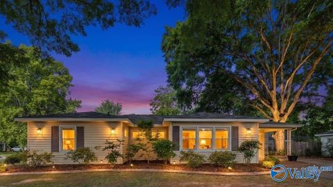 Photo of 1511 Seton Avenue SE, Decatur, AL 35601 (MLS # 21917071)