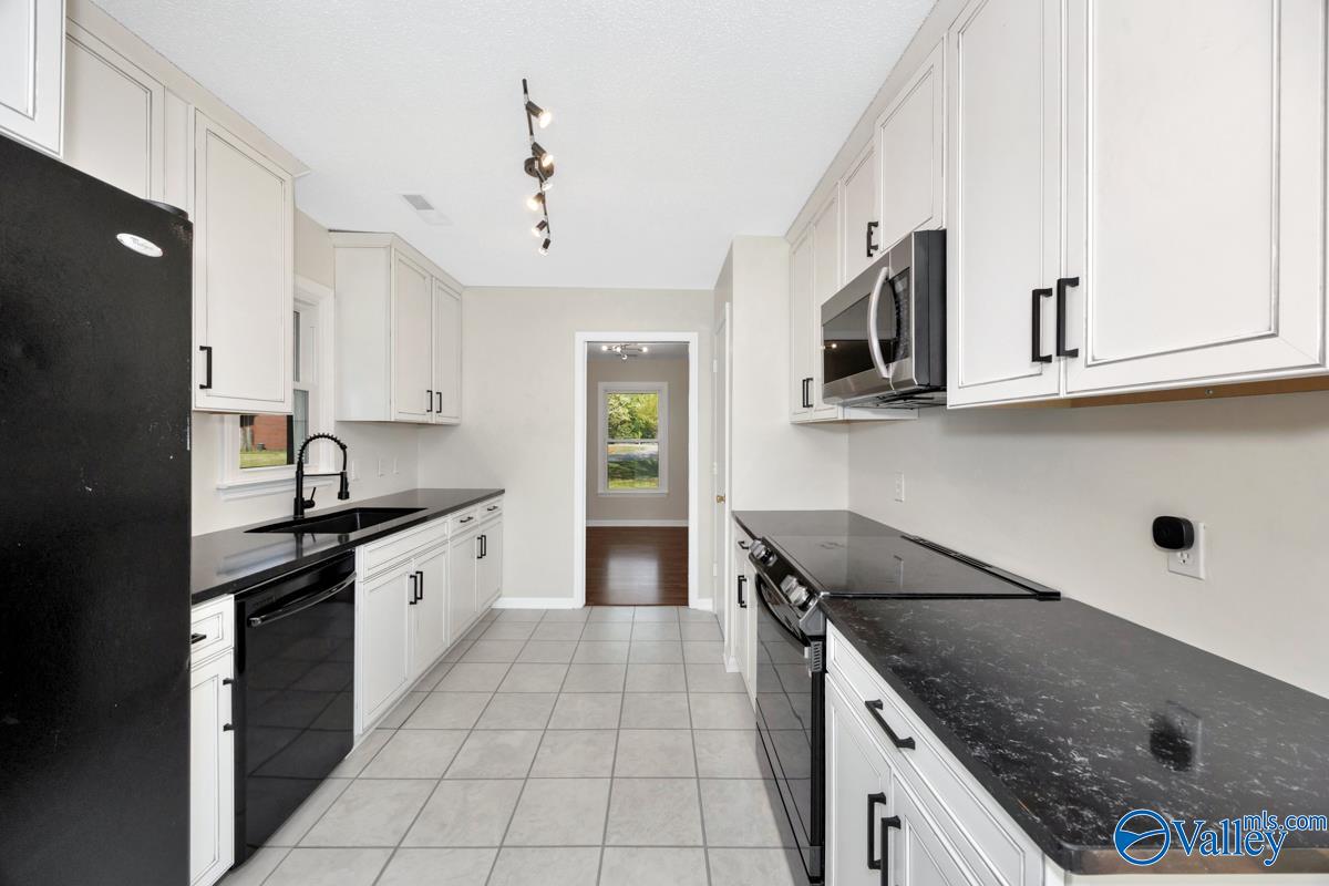 208 Bumblebee Drive, Harvest, Alabama image 15