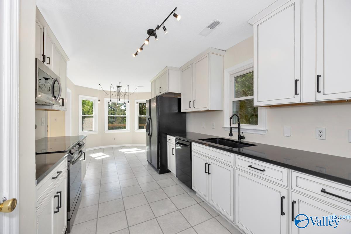 208 Bumblebee Drive, Harvest, Alabama image 2