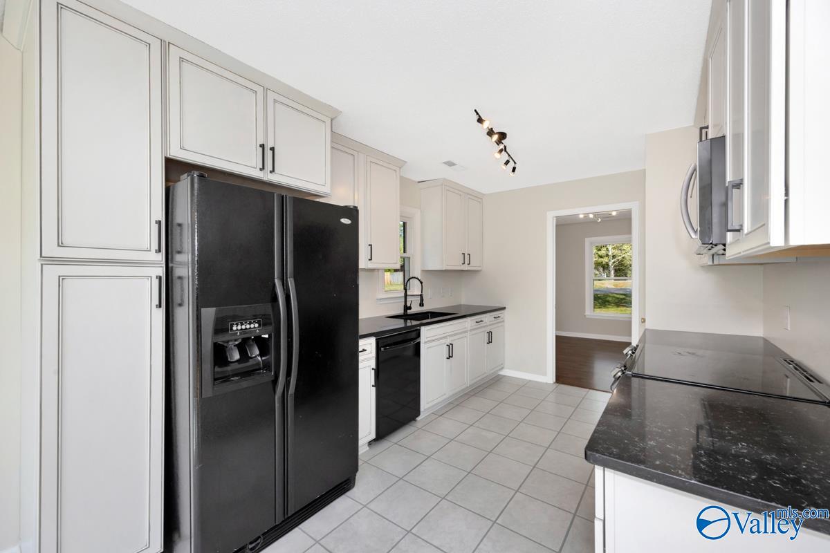 208 Bumblebee Drive, Harvest, Alabama image 14