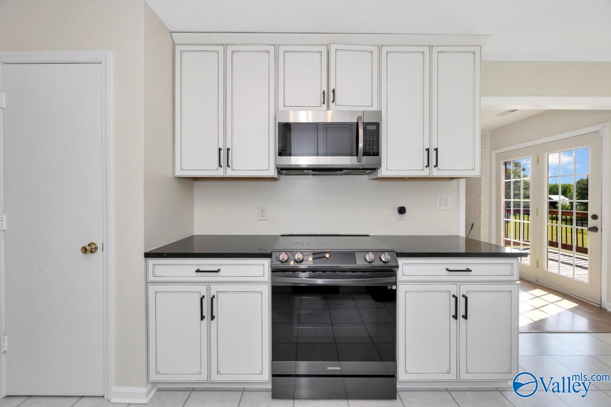 208 Bumblebee Drive, Harvest, Alabama image 13