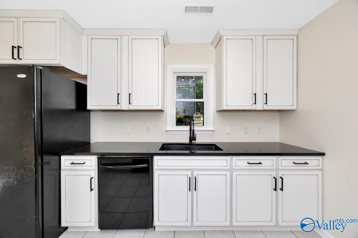 208 Bumblebee Drive, Harvest, Alabama image 12