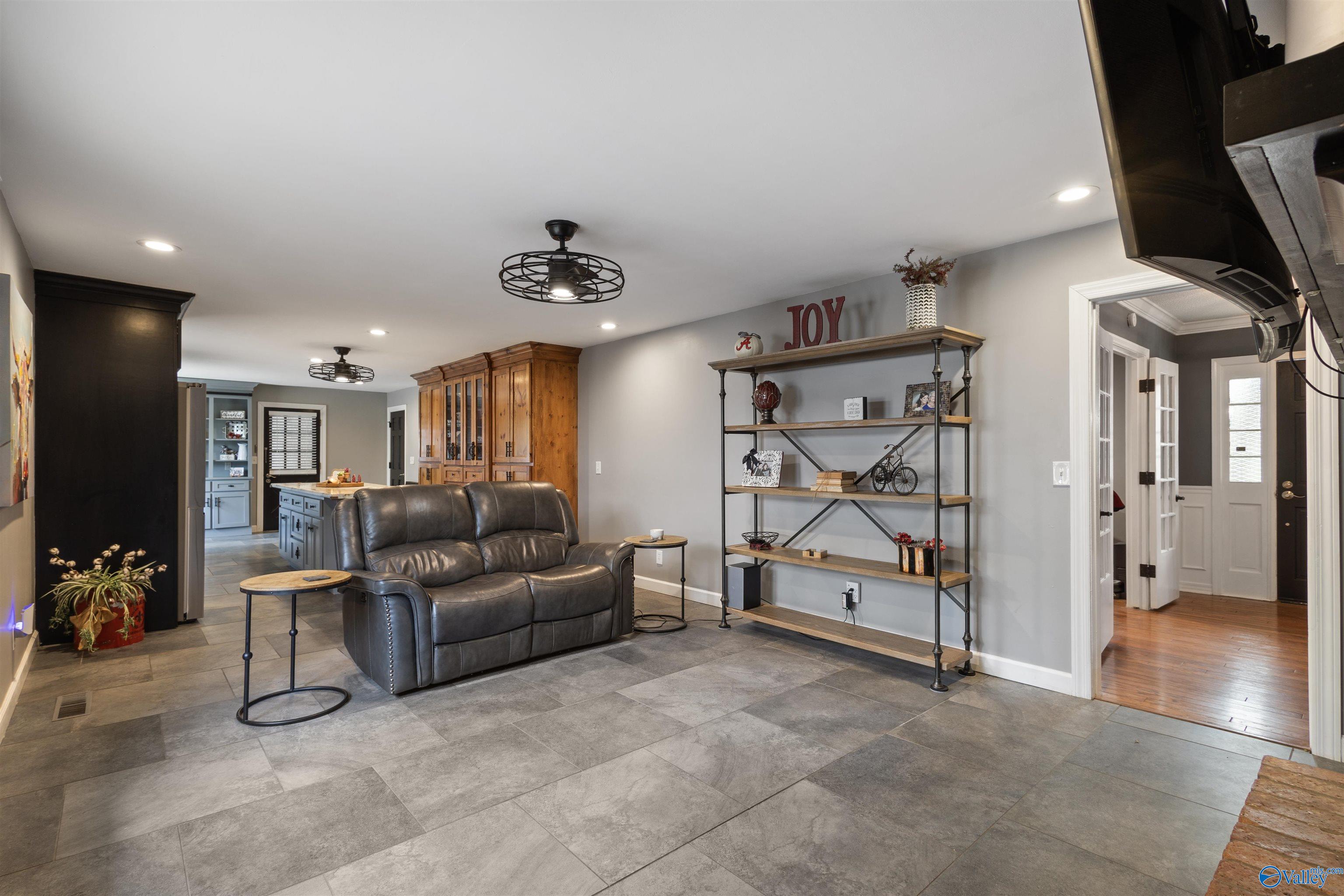 2806 Burningtree Mountain Road, Decatur, Alabama image 10