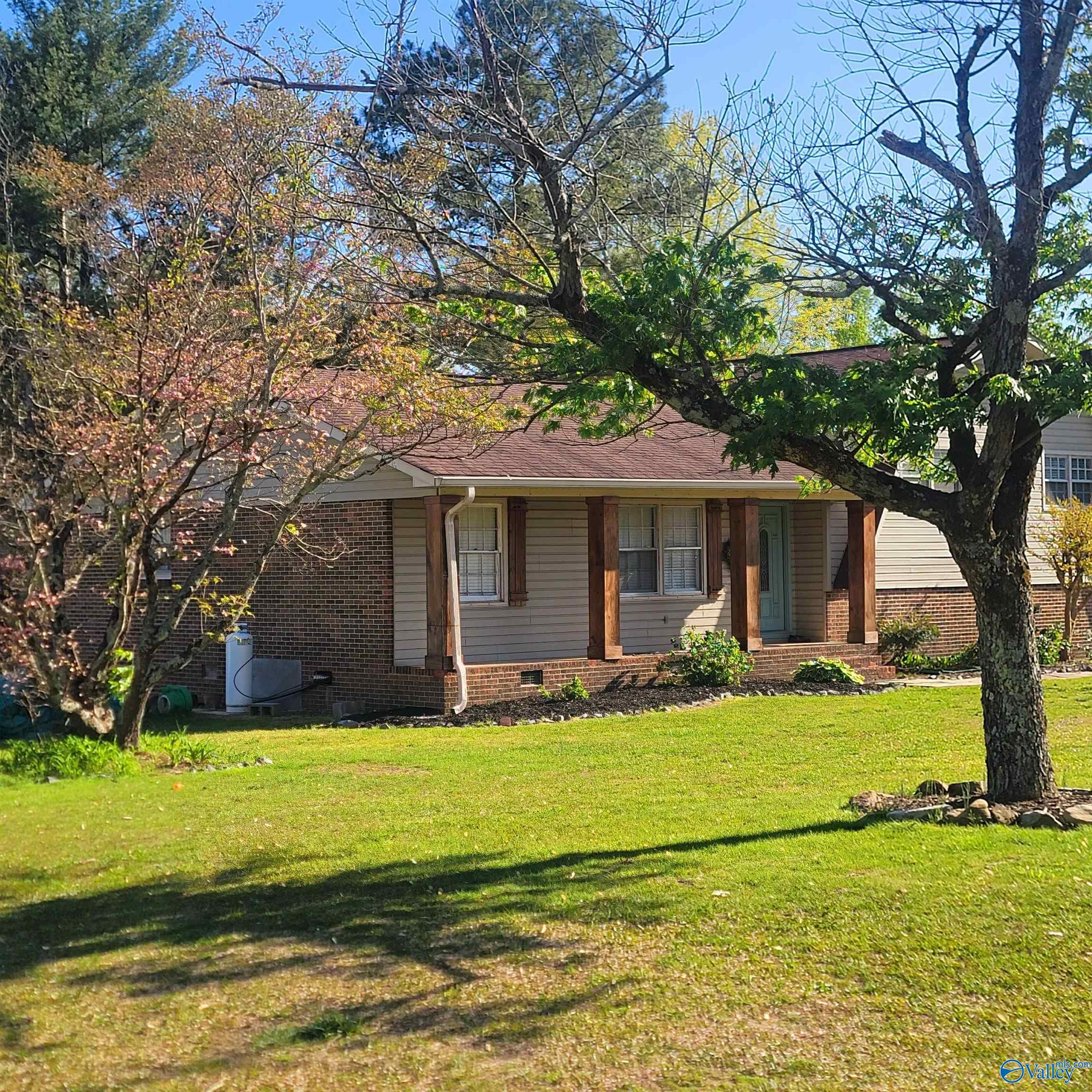 946 Monetro Road, Arab, Alabama image 3