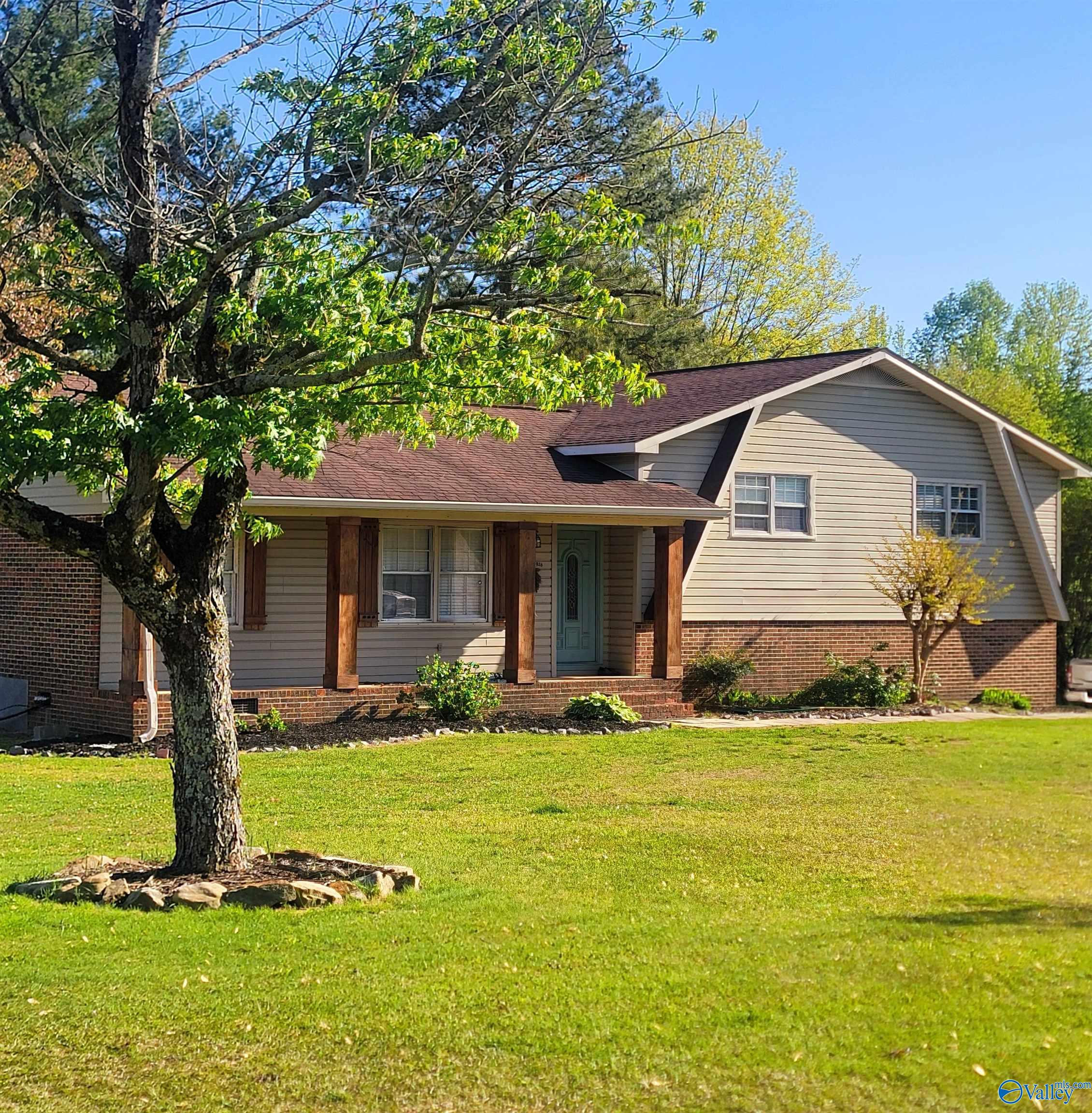 946 Monetro Road, Arab, Alabama image 1