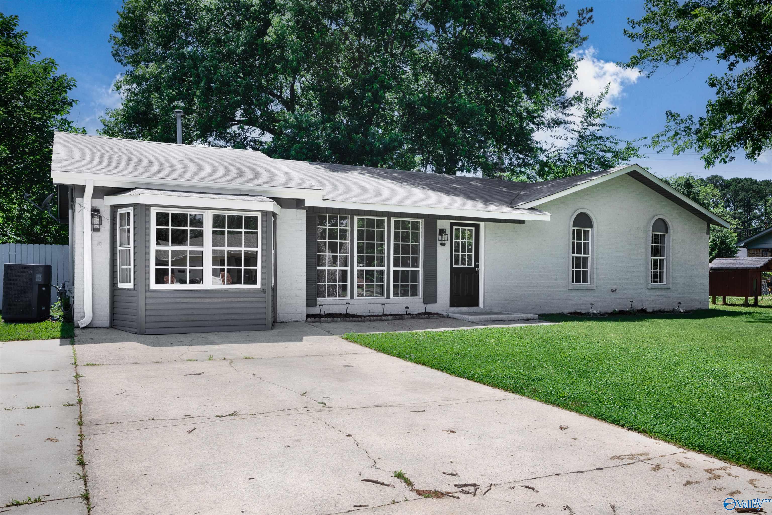 1007 Honeysuckle Lane, Decatur, Alabama image 1