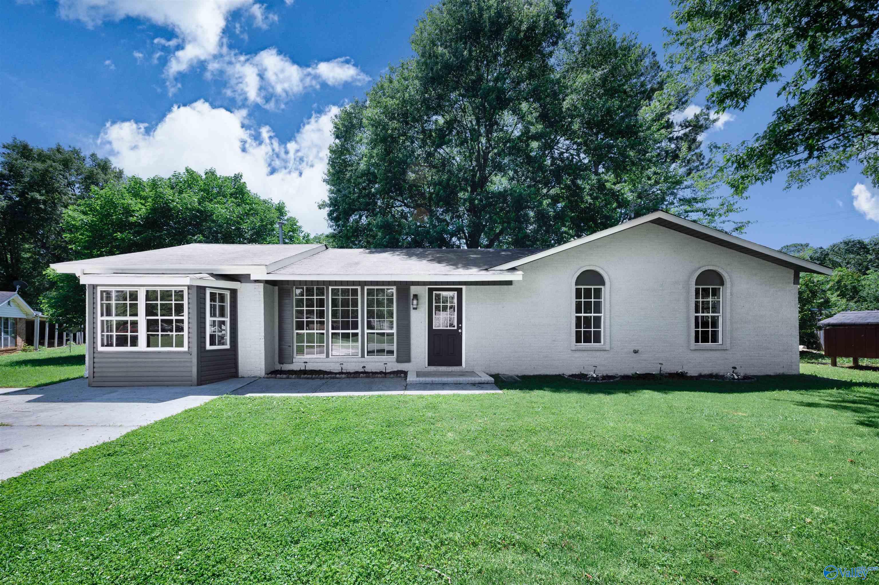 1007 Honeysuckle Lane, Decatur, Alabama image 2