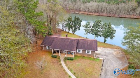 Photo of 5492 Gilmer Lane, Rainbow City, AL 35906 (MLS # 21905771)