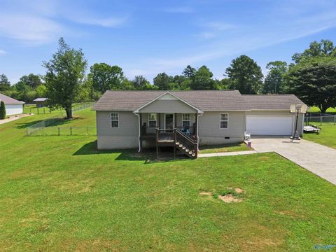 Homes For Sale - 20 Sidney Drive<br/> Scottsboro, AL 35769