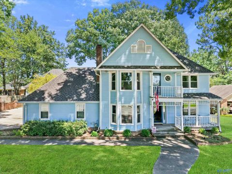 Homes For Sale - 1804 SE Eastwood Drive<br/> Decatur, AL 35601
