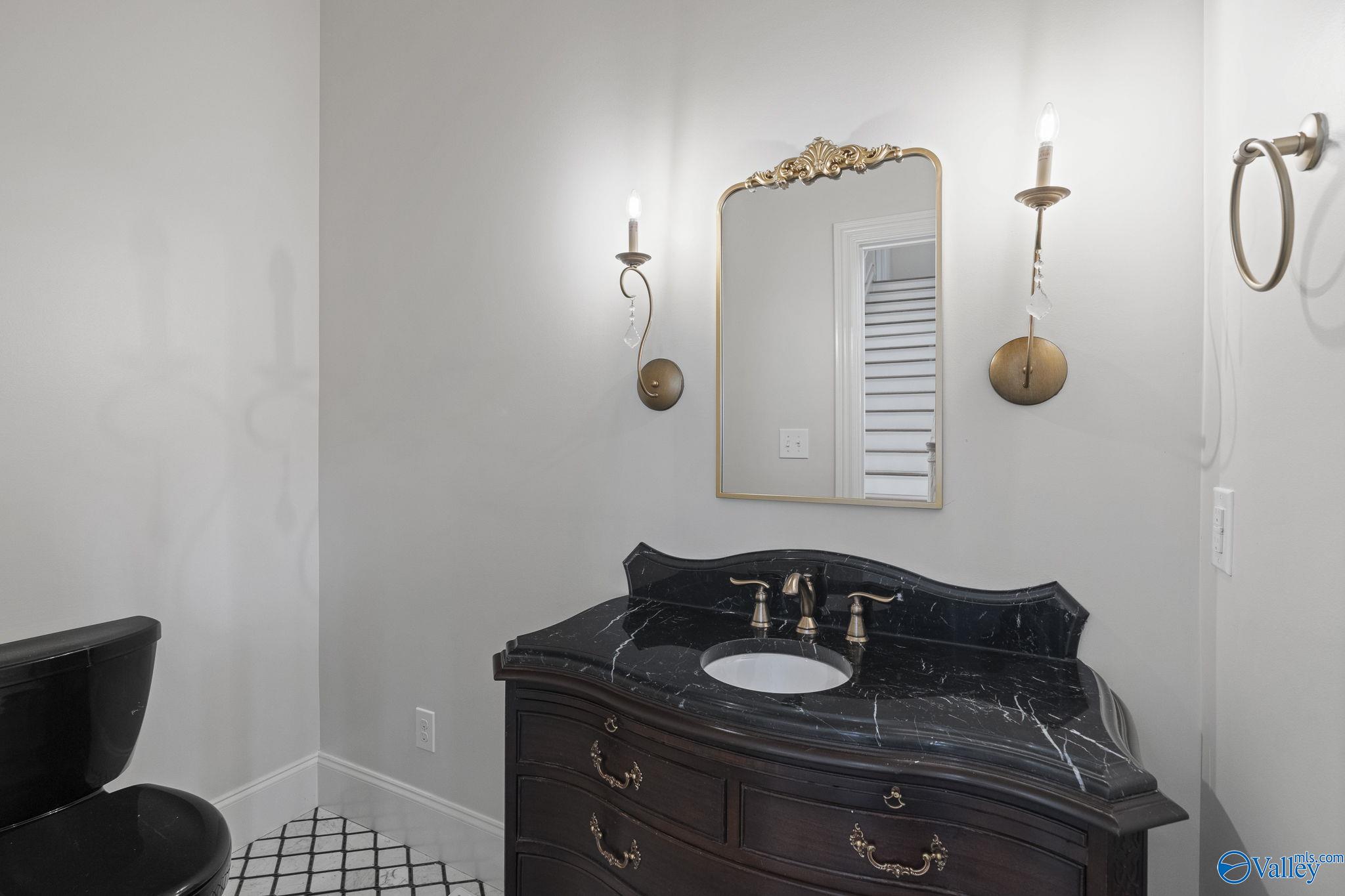 Huntsville, Alabama 35802, United States, 4 Bedrooms Bedrooms, ,4 BathroomsBathrooms,Residential,Active,104277