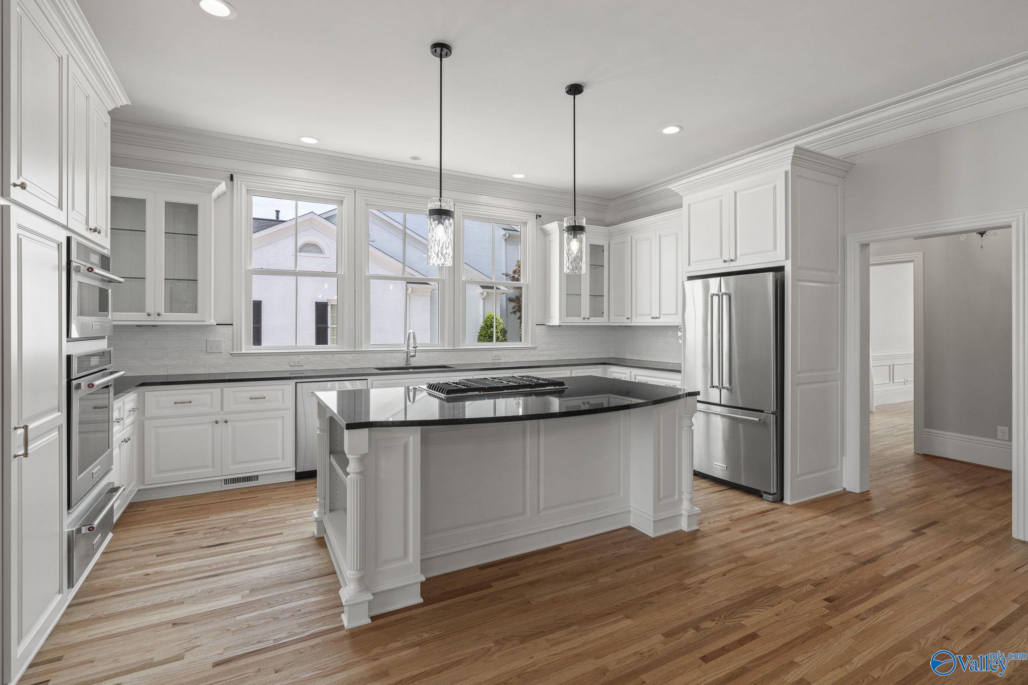 Huntsville, Alabama 35802, United States, 4 Bedrooms Bedrooms, ,4 BathroomsBathrooms,Residential,Active,104277