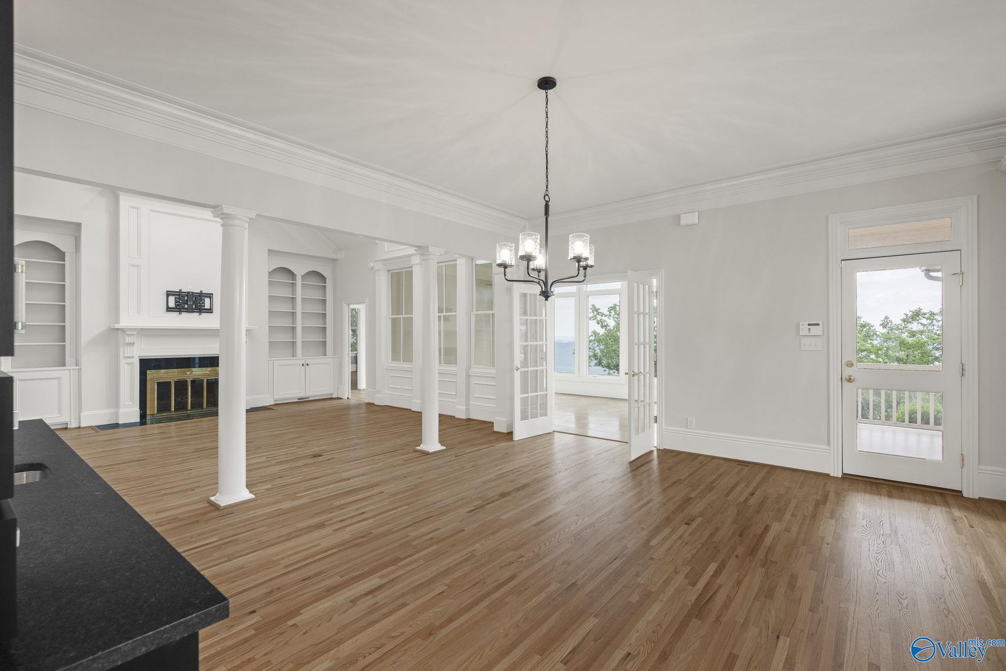 Huntsville, Alabama 35802, United States, 4 Bedrooms Bedrooms, ,4 BathroomsBathrooms,Residential,Active,104277