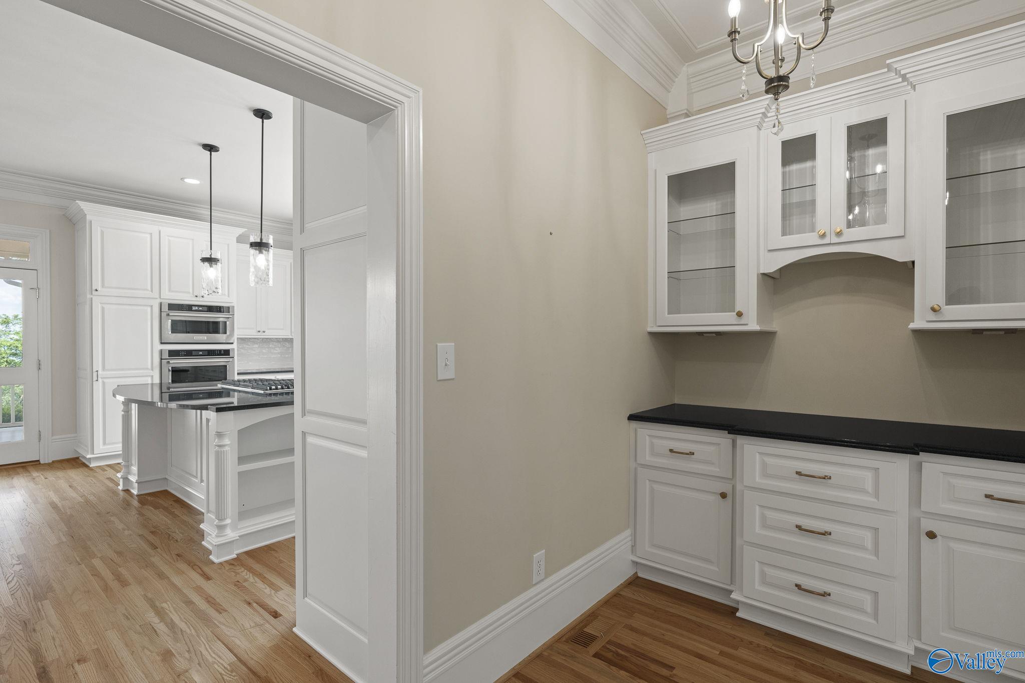 Huntsville, Alabama 35802, United States, 4 Bedrooms Bedrooms, ,4 BathroomsBathrooms,Residential,Active,104277