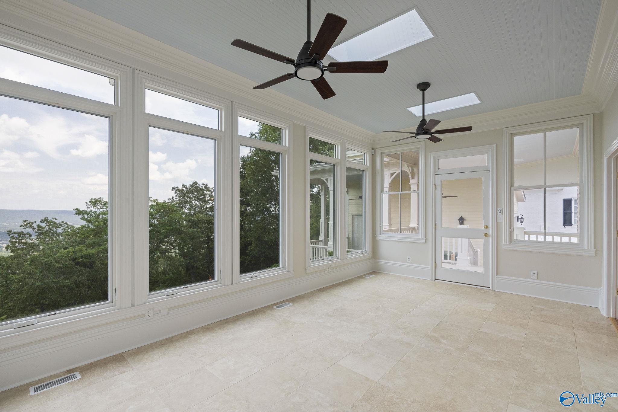 Huntsville, Alabama 35802, United States, 4 Bedrooms Bedrooms, ,4 BathroomsBathrooms,Residential,Active,104277