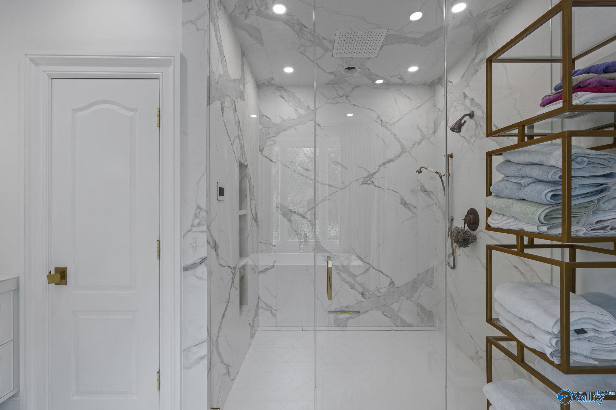 Huntsville, Alabama 35801, United States, 5 Bedrooms Bedrooms, ,4 BathroomsBathrooms,Residential,Active,188534