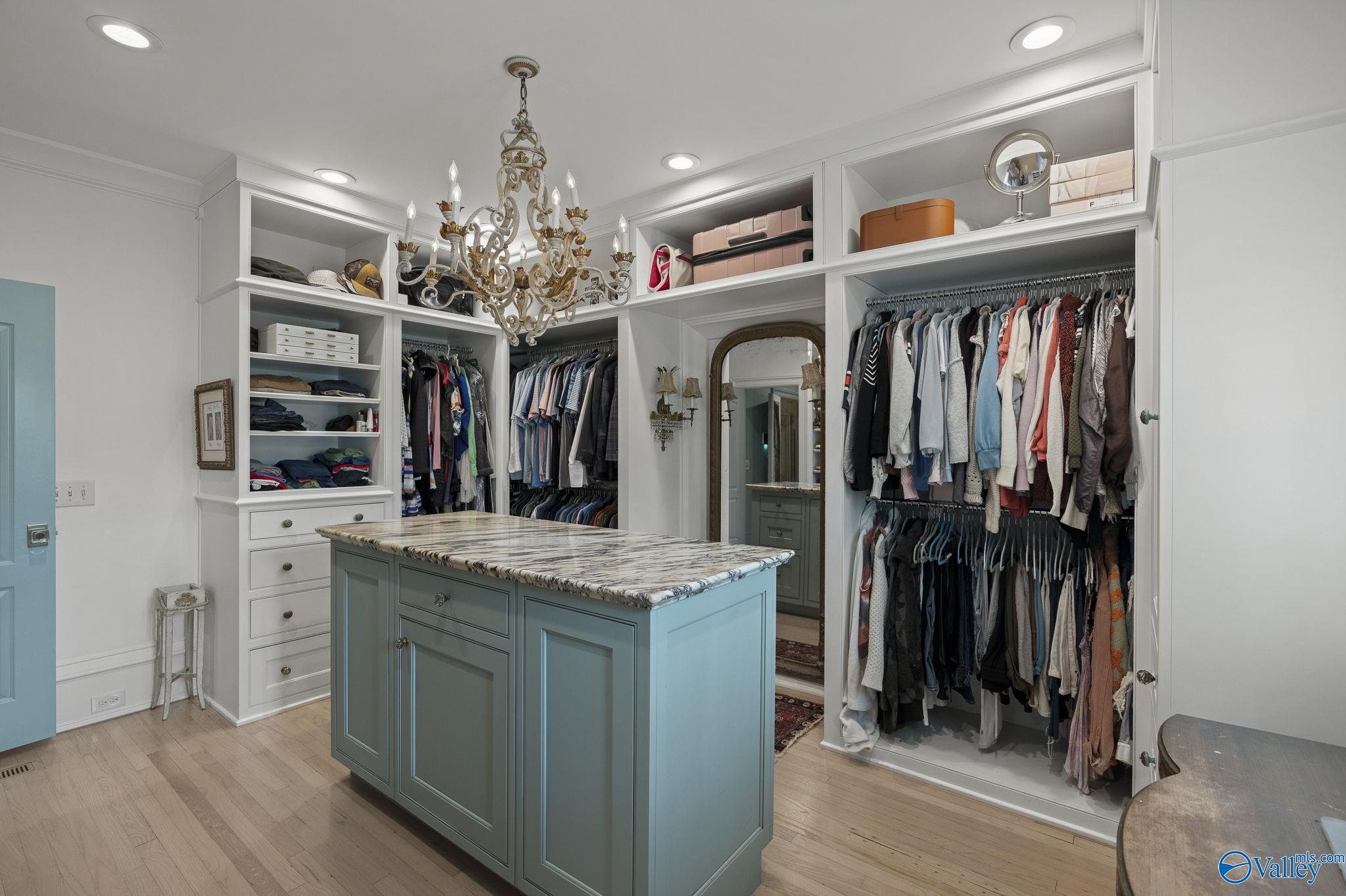 Huntsville, Alabama 35801, United States, 5 Bedrooms Bedrooms, ,4 BathroomsBathrooms,Residential,Active,188534