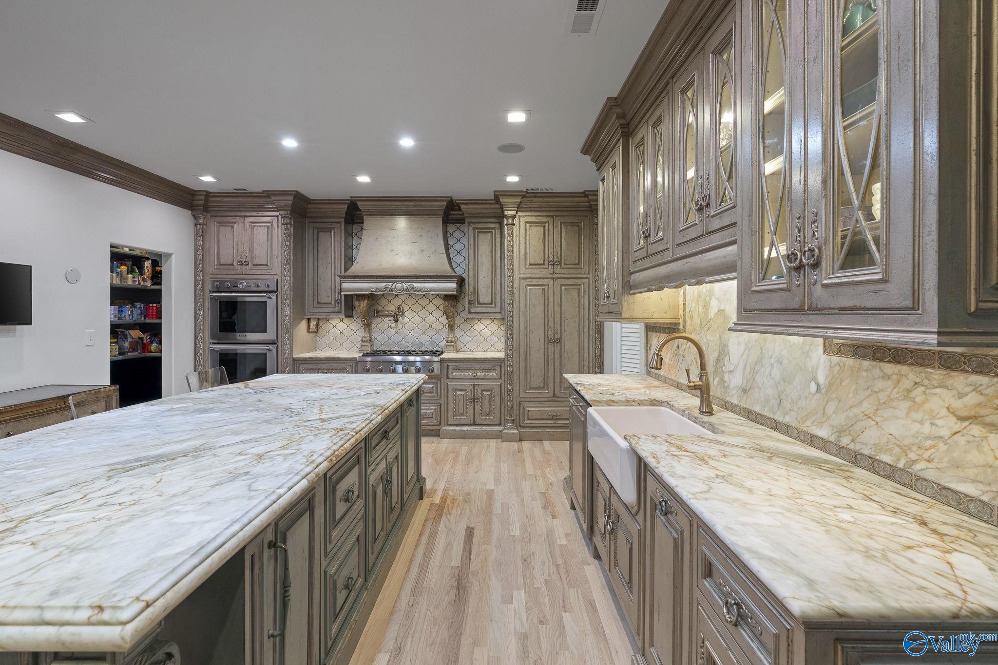 Huntsville, Alabama 35801, United States, 5 Bedrooms Bedrooms, ,4 BathroomsBathrooms,Residential,Active,188534