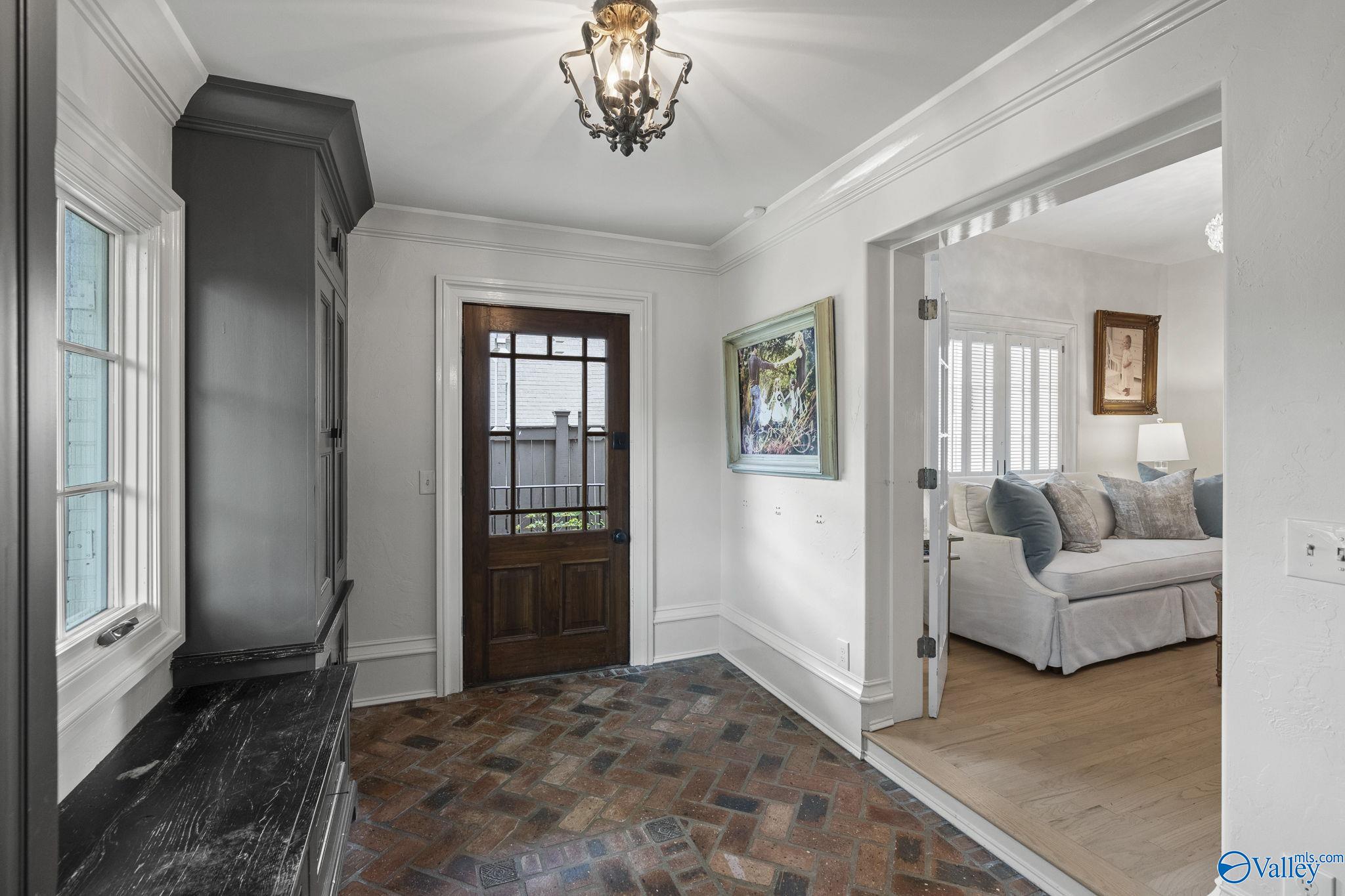 Huntsville, Alabama 35801, United States, 5 Bedrooms Bedrooms, ,4 BathroomsBathrooms,Residential,Active,188534