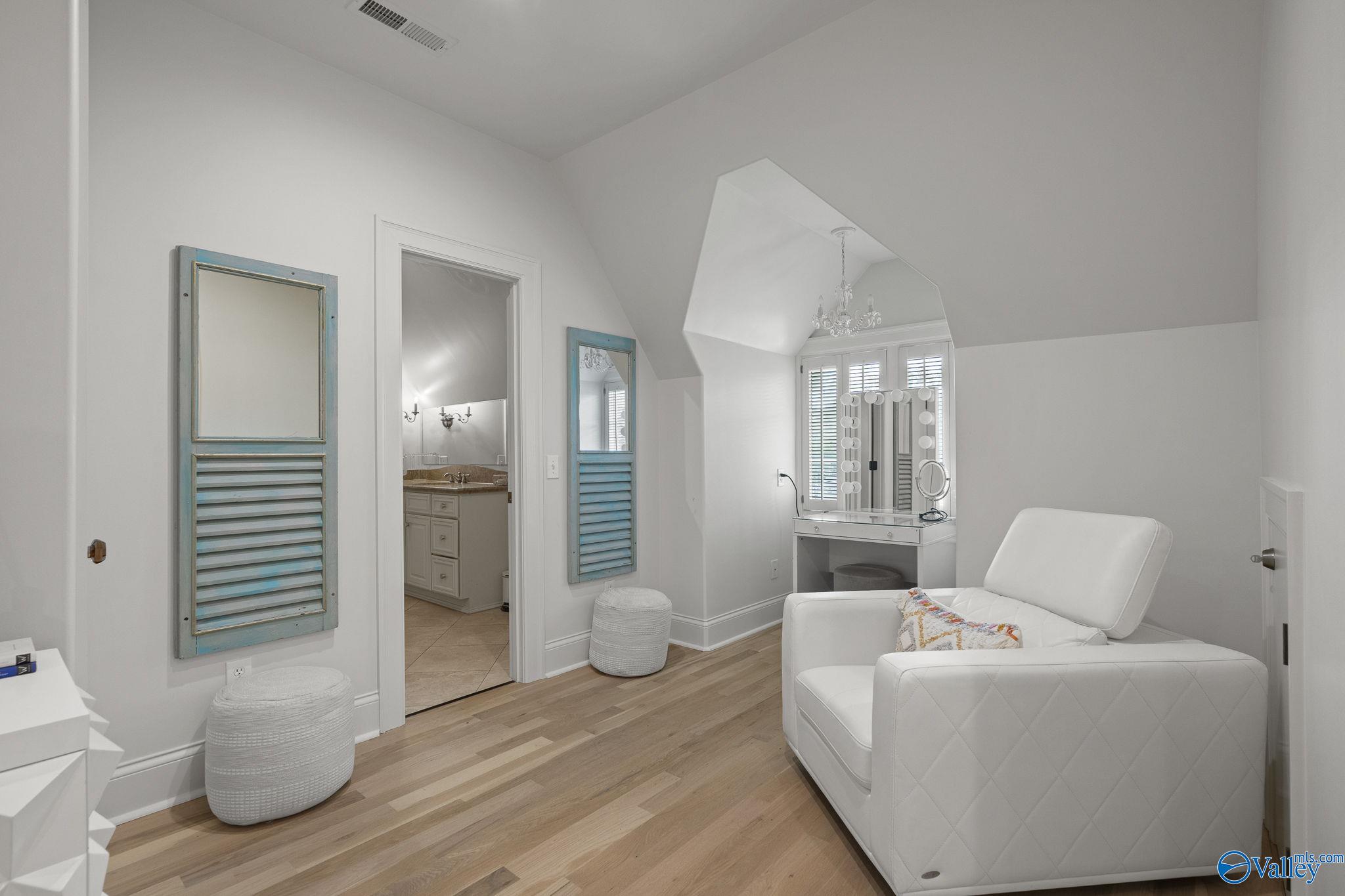 Huntsville, Alabama 35801, United States, 5 Bedrooms Bedrooms, ,4 BathroomsBathrooms,Residential,Active,188534