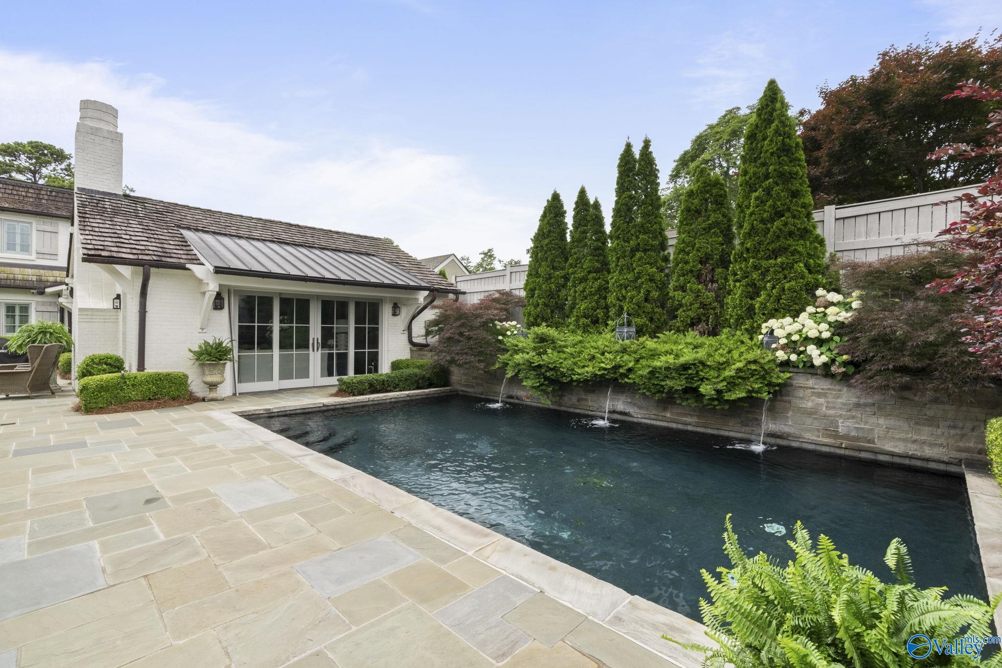 Huntsville, Alabama 35801, United States, 5 Bedrooms Bedrooms, ,4 BathroomsBathrooms,Residential,Active,188534