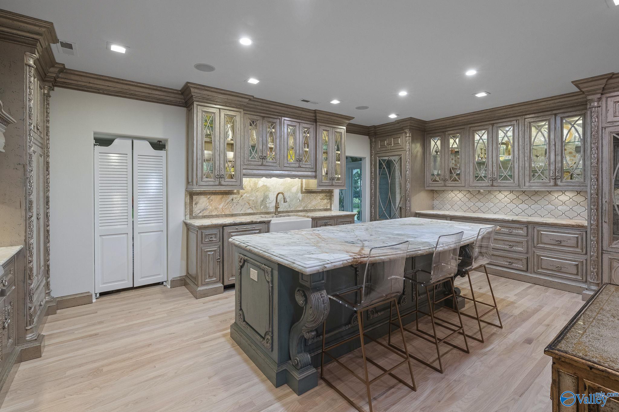 Huntsville, Alabama 35801, United States, 5 Bedrooms Bedrooms, ,4 BathroomsBathrooms,Residential,Active,188534