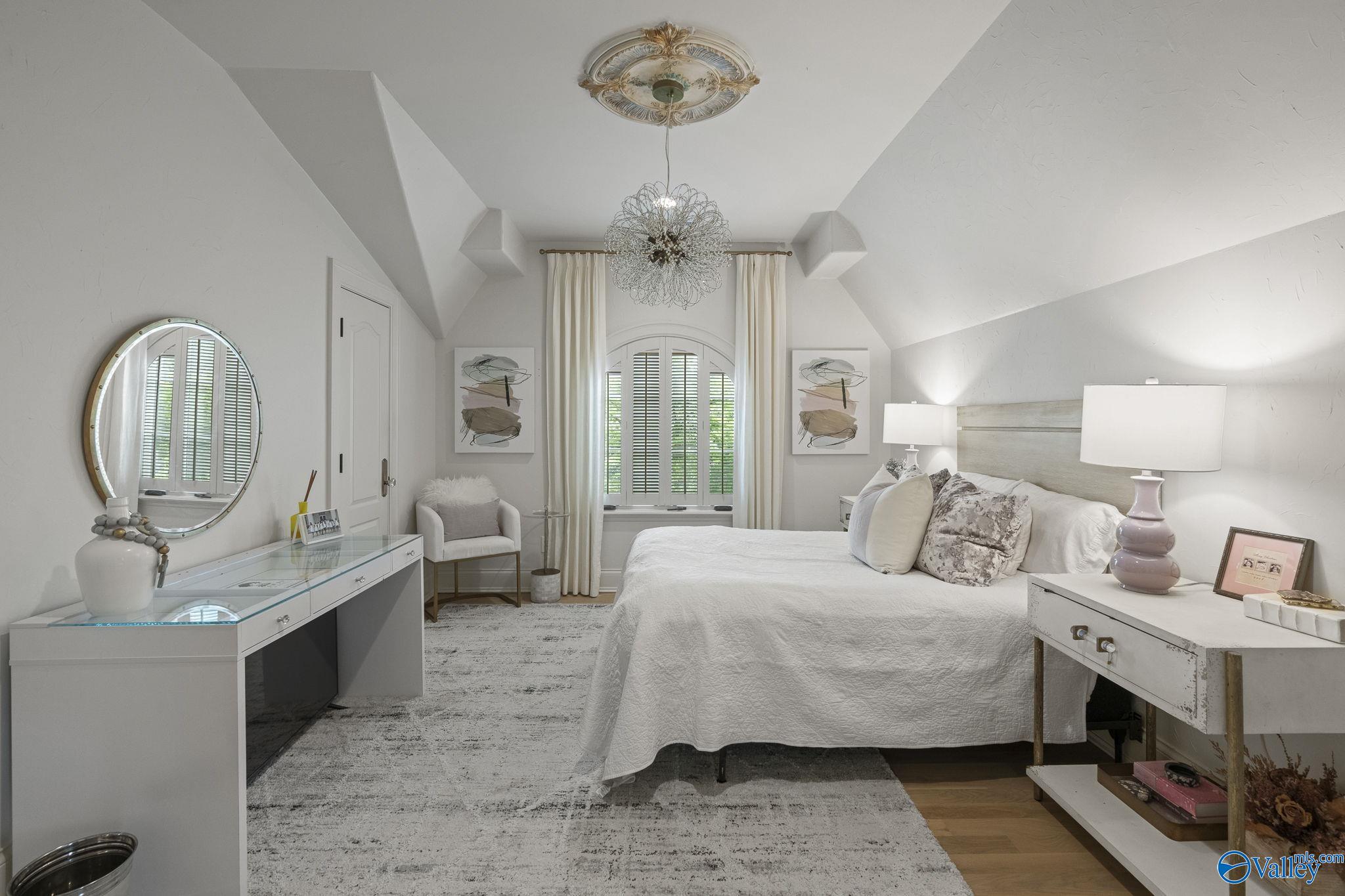 Huntsville, Alabama 35801, United States, 5 Bedrooms Bedrooms, ,4 BathroomsBathrooms,Residential,Active,188534