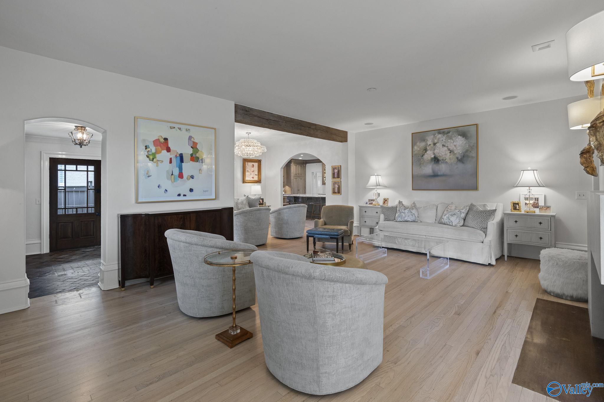 Huntsville, Alabama 35801, United States, 5 Bedrooms Bedrooms, ,4 BathroomsBathrooms,Residential,Active,188534