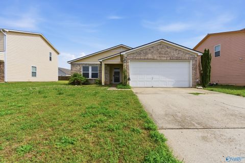 Homes For Rent - 29889 Glenrose Way<br/> Harvest, AL 35749