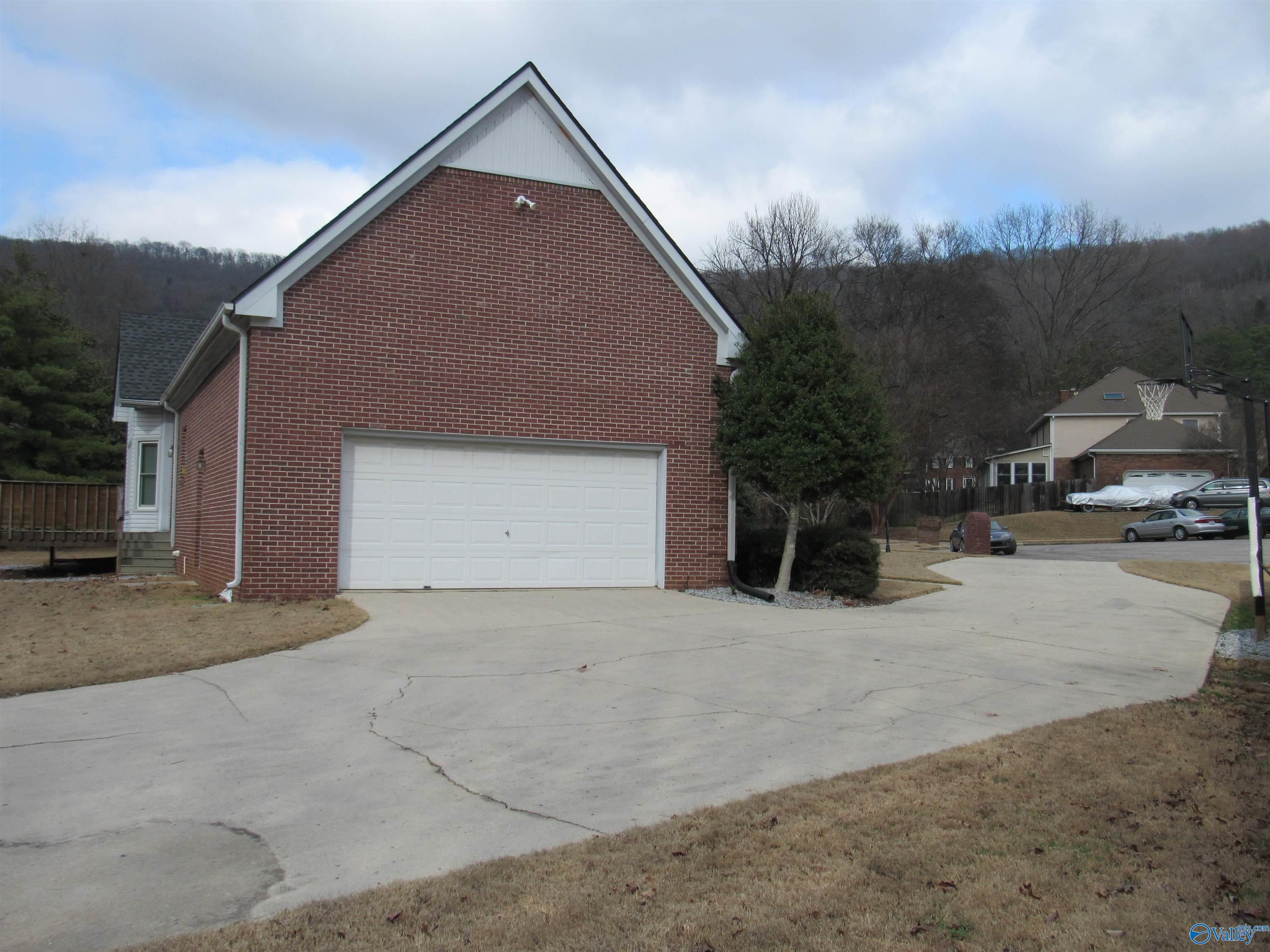 1700 Creek Bend Circle, Huntsville, Alabama image 3