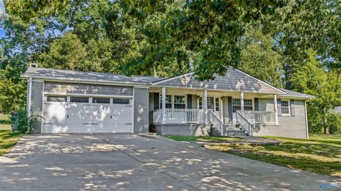Homes For Sale - 3002 N Alabama Avenue<br/> Fort Payne, AL 35967