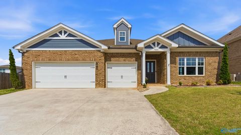 Homes For Sale - 7555 Addison Drive<br/> Huntsville, AL 35806