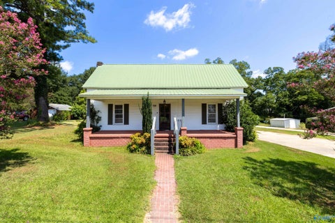 Homes For Sale - 728 2nd Avenue<br/> Marion County, Hamilton, AL 35570