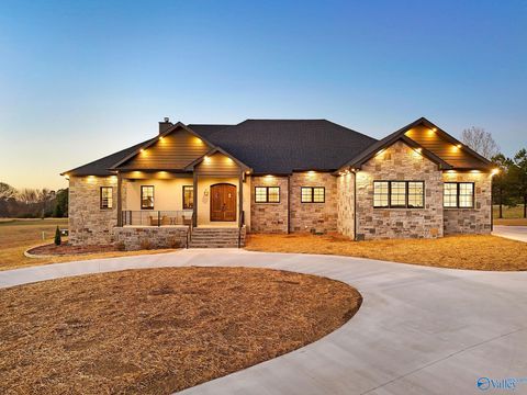 Homes For Sale - 5168 Georgia Mountain Road<br/> Guntersville, AL 35976