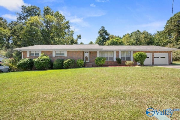 1327 HOKE ST, GADSDEN, AL 35903 - Image d0c491e7d1aa6e9868a94d9cee29f961/625839274