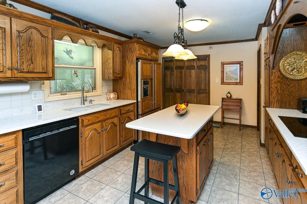 1037 Vestavia Drive, Decatur, Alabama image 11
