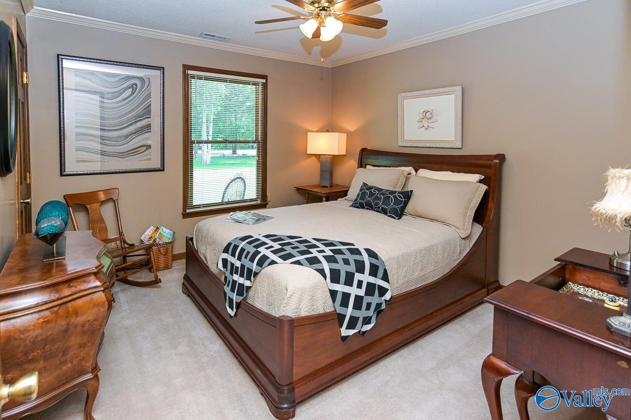 1037 Vestavia Drive, Decatur, Alabama image 23