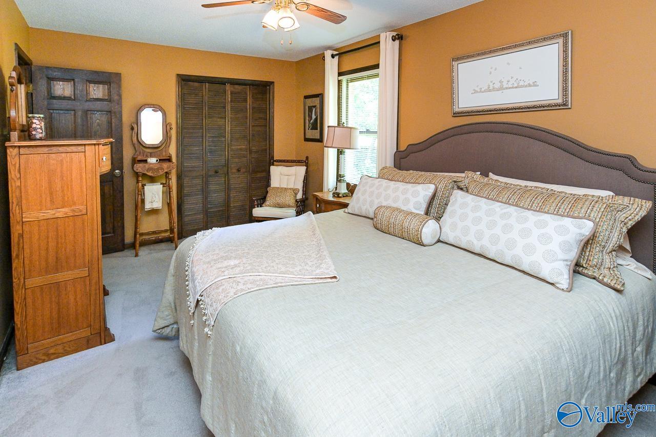1037 Vestavia Drive, Decatur, Alabama image 27
