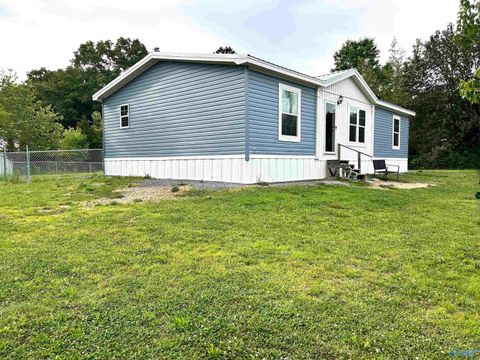 Mobile Home For Sale - 4862 Lakeplace Lane<br/> Cedar Bluff, AL 35959