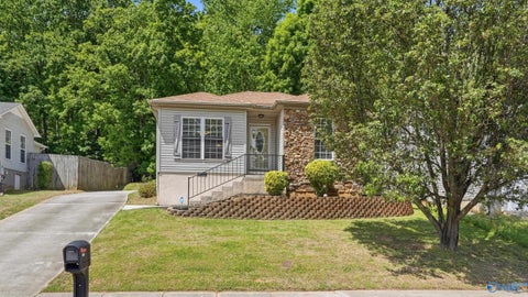 Homes For Sale - 198 NE Hollington Drive<br/> Huntsville, AL 35811