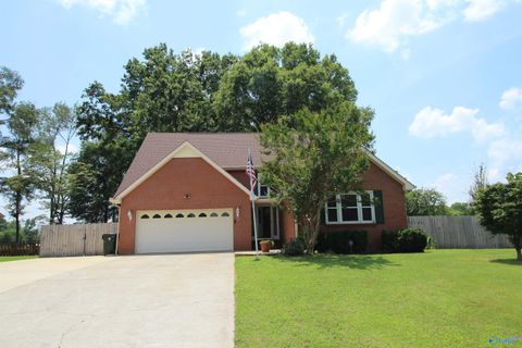 Homes For Sale - 153 Hazelwood Drive<br/> Hazel Green, AL 35750