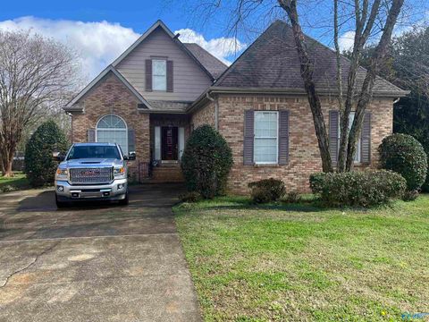 Photo of 324 Lakepoint Drive, Gadsden, AL 35901 (MLS # 21911533)
