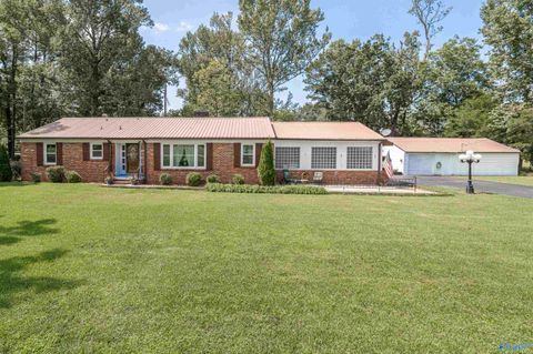 Photo of 201 Puckett Road SW, Hartselle, AL 35640 (MLS # 21905617)