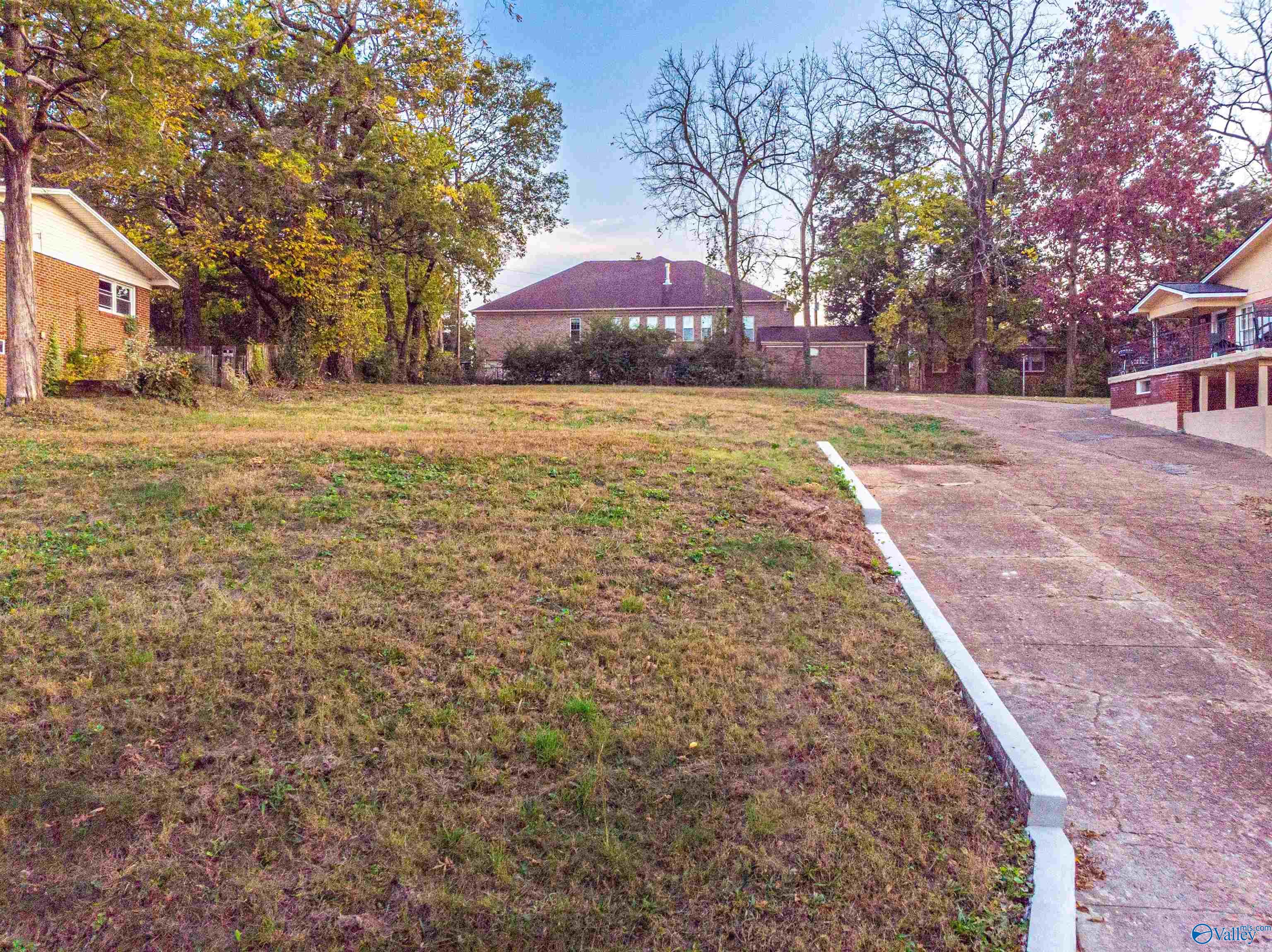 3930 Crestview Drive, Huntsville, Alabama image 2