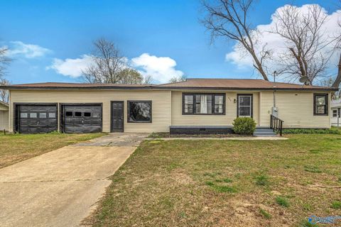 Photo of 617 College Avenue, Boaz, AL 35957 (MLS # 21912920)
