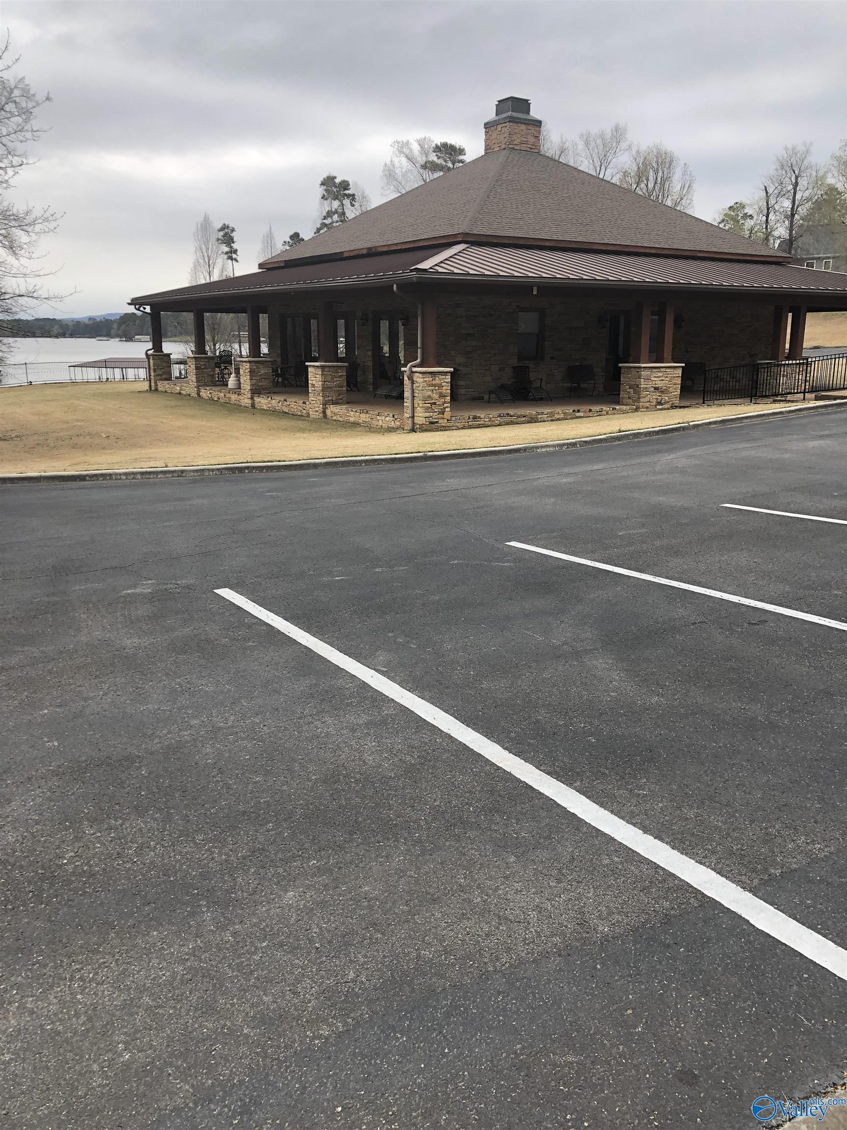 384 Monte Sano Drive, Scottsboro, Alabama image 2